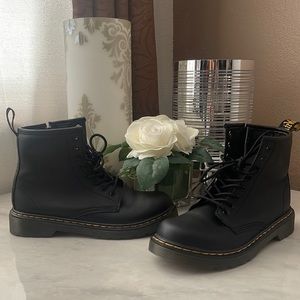 Dr. Martens YOUTH 1460 SOFTY T LEATHER LACE UP BOOTS 🇬🇧UK Size 2 Youth